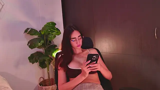 Snapshot of Scarlett_grand chatting on 06.28.26 Scarlett grand online show from 06.28.26