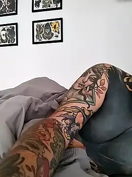 Snapshot of tattooedtwc chatting on 10.01.25 tattooedtwc online show from 10.01.25