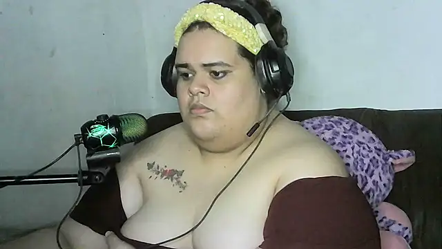 GeovanaLiveHot online show from 10.27.25