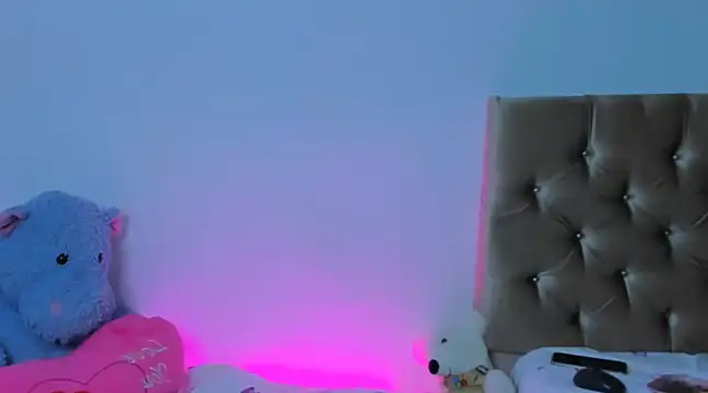 Snapshot of StassieBell chatting on 02.13.25 StassieBell online show from 02.13.25