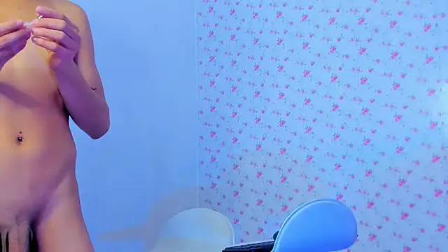 Snapshot of StassieBell chatting on 10.04.25 StassieBell online show from 10.04.25