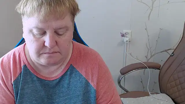 Snapshot of Limonka-Fire chatting on 06.16.26 Limonka-Fire online show from 06.16.26
