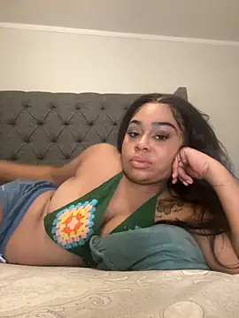 Snapshot of camiliaskye chatting on 12.05.25 camiliaskye online show from 12.05.25