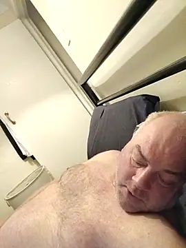 Snapshot of thank1973 chatting on 12.18.25 thank1973 online show from 12.18.25