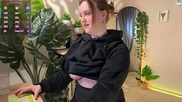 Lella Ryann  online show from 04.10.26