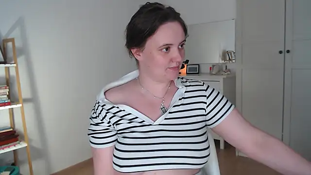Snapshot of Lella_Ryann_ chatting on 07.26.26 Lella Ryann online show from 07.26.26