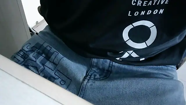 Snapshot of XiaoGuoGuo284512 chatting on 01.20.25 XiaoGuoGuo284512 online show from 01.20.25