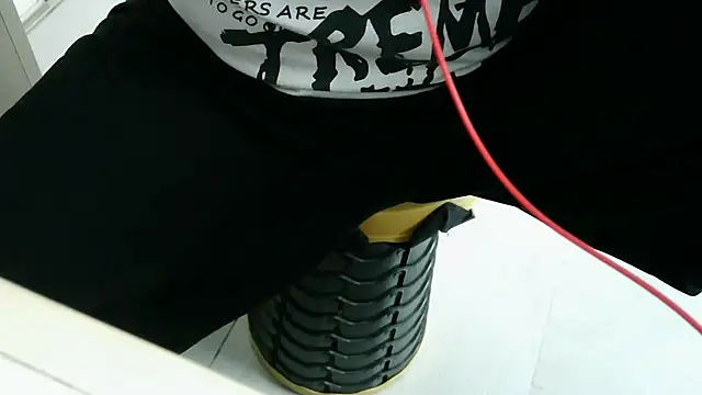 Snapshot of XiaoGuoGuo284512 chatting on 12.23.25 XiaoGuoGuo284512 online show from 12.23.25