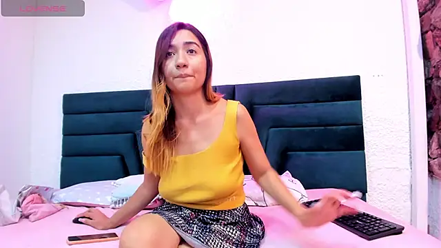 Snapshot of LisaWhite_ chatting on 12.01.24 LisaWhite online show from 12.01.24