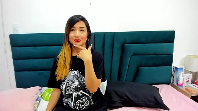 Snapshot of LisaWhite_ chatting on 03.04.25 LisaWhite online show from 03.04.25