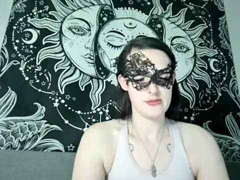 LexiSnowUK online show from 02.05.25