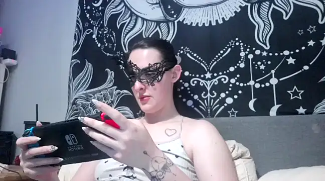 LexiSnowUK online show from 02.22.25