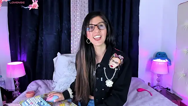  jade white  online show from 03.18.25