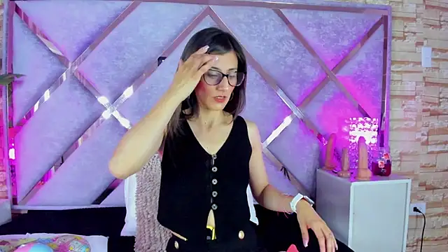  jade white  online show from 11.19.25