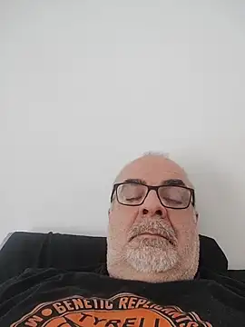 Satiro Sevilla online show from 04.21.26