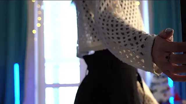 norakisses online show from 12.19.24