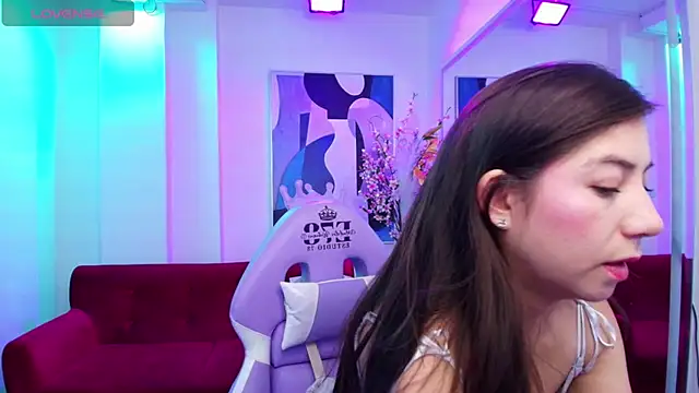 Ema louis  online show from 02.19.25