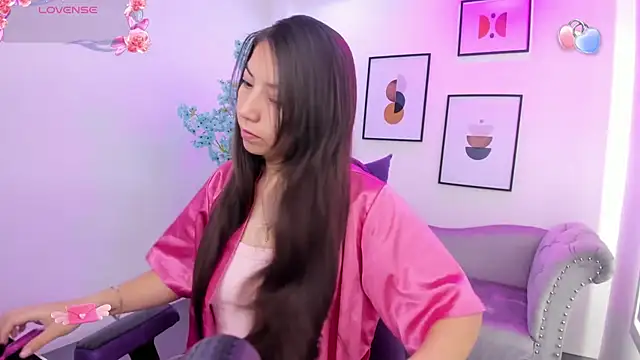 Ema louis  online show from 02.20.25