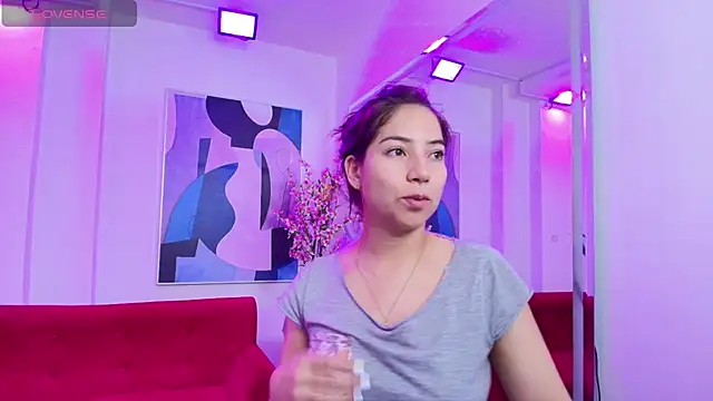 Ema louis  online show from 03.10.25