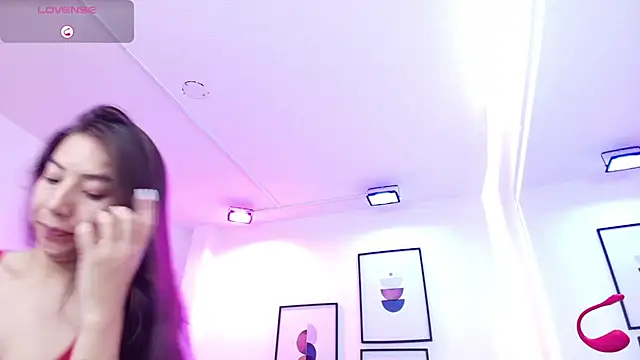 Snapshot of Ema_louis_ chatting on 07.03.26 Ema louis online show from 07.03.26
