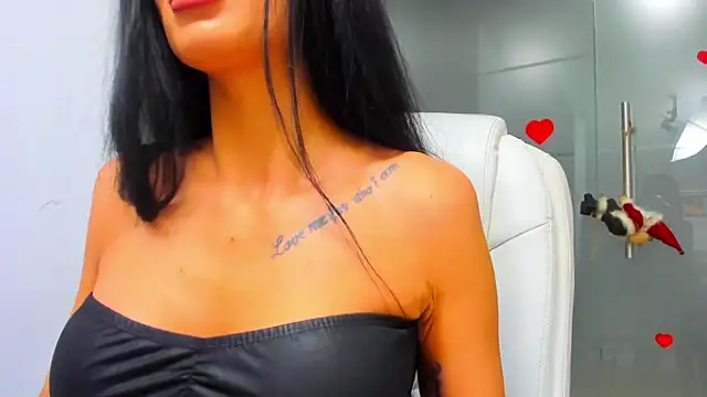 Queenrafaella online show from 12.15.25