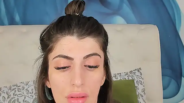 SkinnyDolly online show from 12.22.25