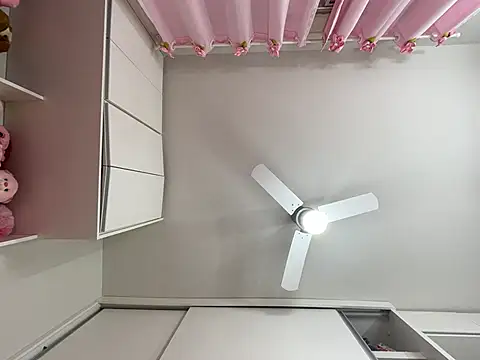 Snapshot of lariic chatting on 03.10.25 lariic online show from 03.10.25