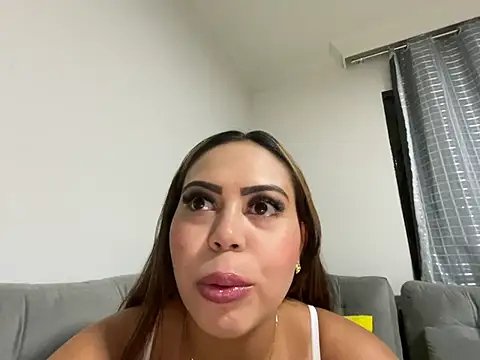 Snapshot of lariic chatting on 03.21.25 lariic online show from 03.21.25