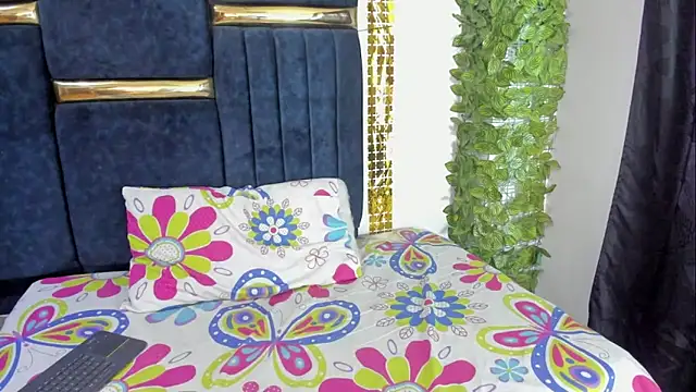 skaysanchez1 online show from 10.13.25