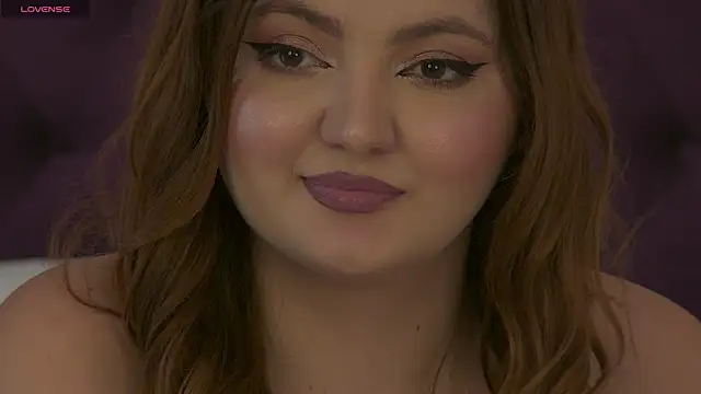 Snapshot of TiaraNox chatting on 12.11.24 TiaraNox online show from 12.11.24