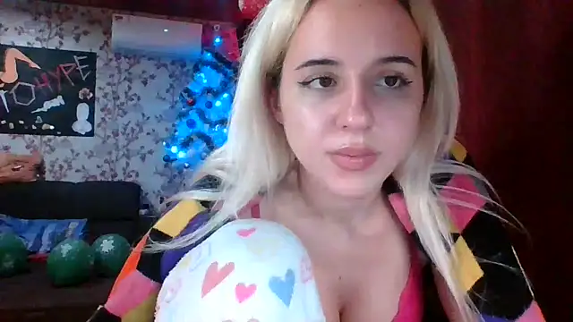 Snapshot of Puregirlaa chatting on 01.15.25 Puregirlaa online show from 01.15.25