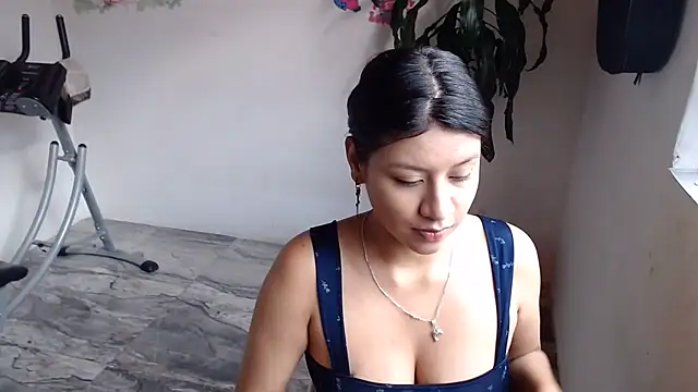 Snapshot of maye_dan chatting on 06.18.26 maye dan online show from 06.18.26