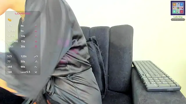 its  angelica  online show from 01.12.26