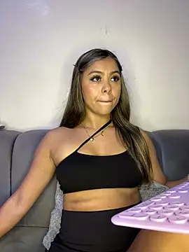 Snapshot of tuckersabrina chatting on 12.10.24 tuckersabrina online show from 12.10.24