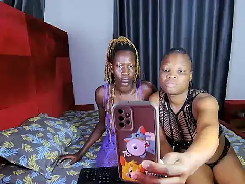 Snapshot of Crystal_x_ebony chatting on 06.19.26 Crystal x ebony online show from 06.19.26
