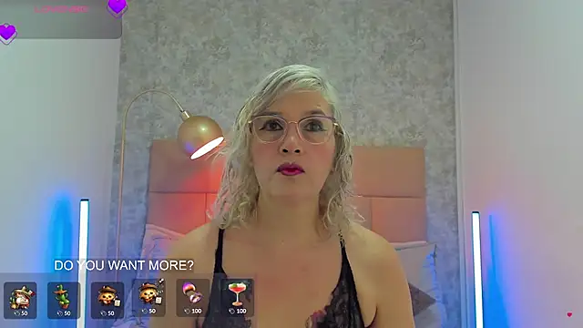 Snapshot of CarolinaGlamour chatting on 05.04.26 CarolinaGlamour online show from 05.04.26