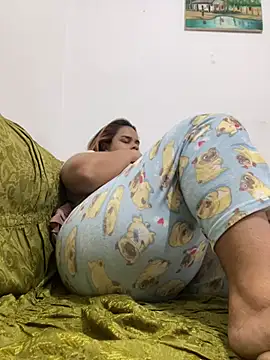 Snapshot of Evabigass chatting on 07.18.26 Evabigass online show from 07.18.26