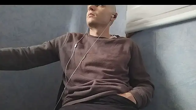 Snapshot of nextdoorneighbor chatting on 12.30.24 nextdoorneighbor online show from 12.30.24