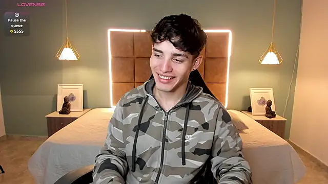 Snapshot of AlejooTwink chatting on 04.23.26 AlejooTwink online show from 04.23.26
