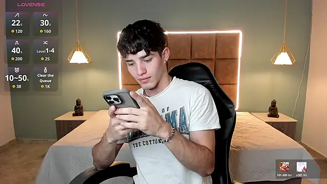 Snapshot of AlejooTwink chatting on 05.04.26 AlejooTwink online show from 05.04.26