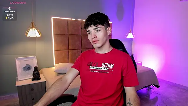 Snapshot of AlejooTwink chatting on 05.18.26 AlejooTwink online show from 05.18.26