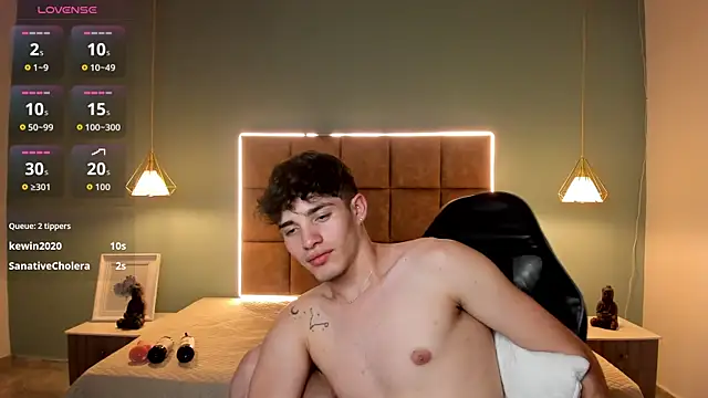 Snapshot of AlejooTwink chatting on 05.18.26 AlejooTwink online show from 05.18.26