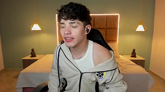Snapshot of AlejooTwink chatting on 06.12.26 AlejooTwink online show from 06.12.26