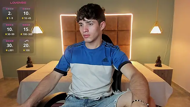 Snapshot of AlejooTwink chatting on 06.14.26 AlejooTwink online show from 06.14.26