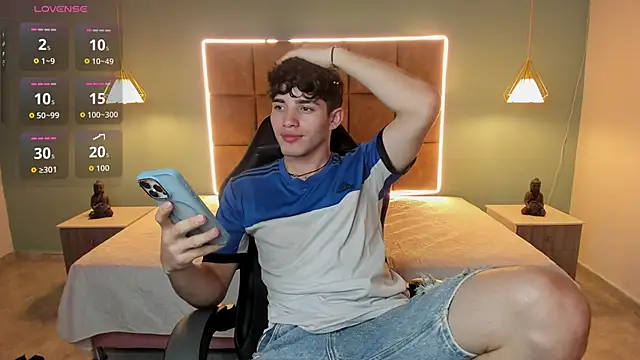 Snapshot of AlejooTwink chatting on 06.14.26 AlejooTwink online show from 06.14.26
