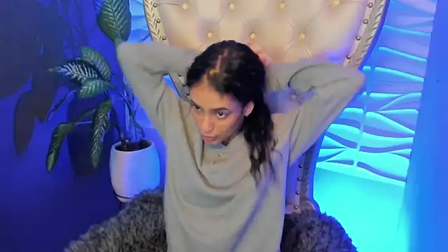 Layla 707 online show from 11.04.25