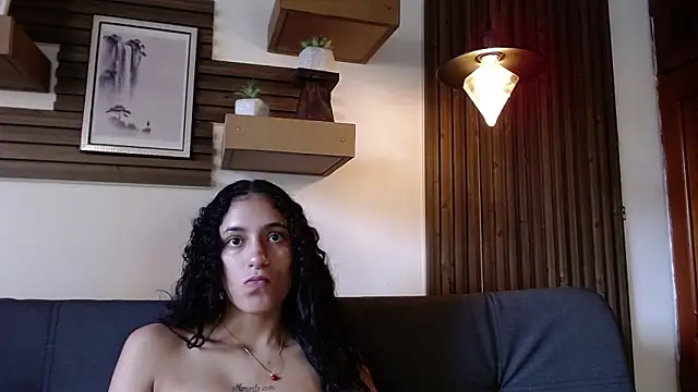 Layla 707 online show from 11.15.25