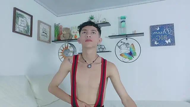 Noah tyler  online show from 07.04.26
