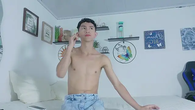 Noah tyler  online show from 07.09.26