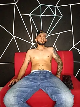 Snapshot of maxXximo777 chatting on 12.15.24 maxXximo777 online show from 12.15.24